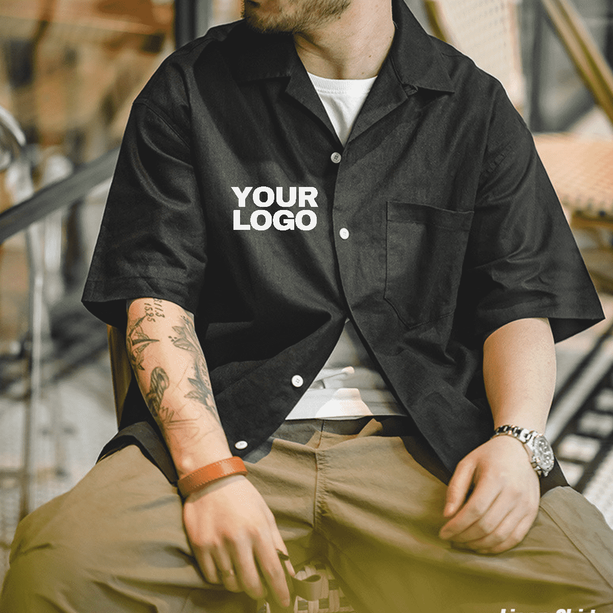 Look stylé avec chemise imprimée personnalisée, adaptée aux projets orientés jeunes ou drops pro